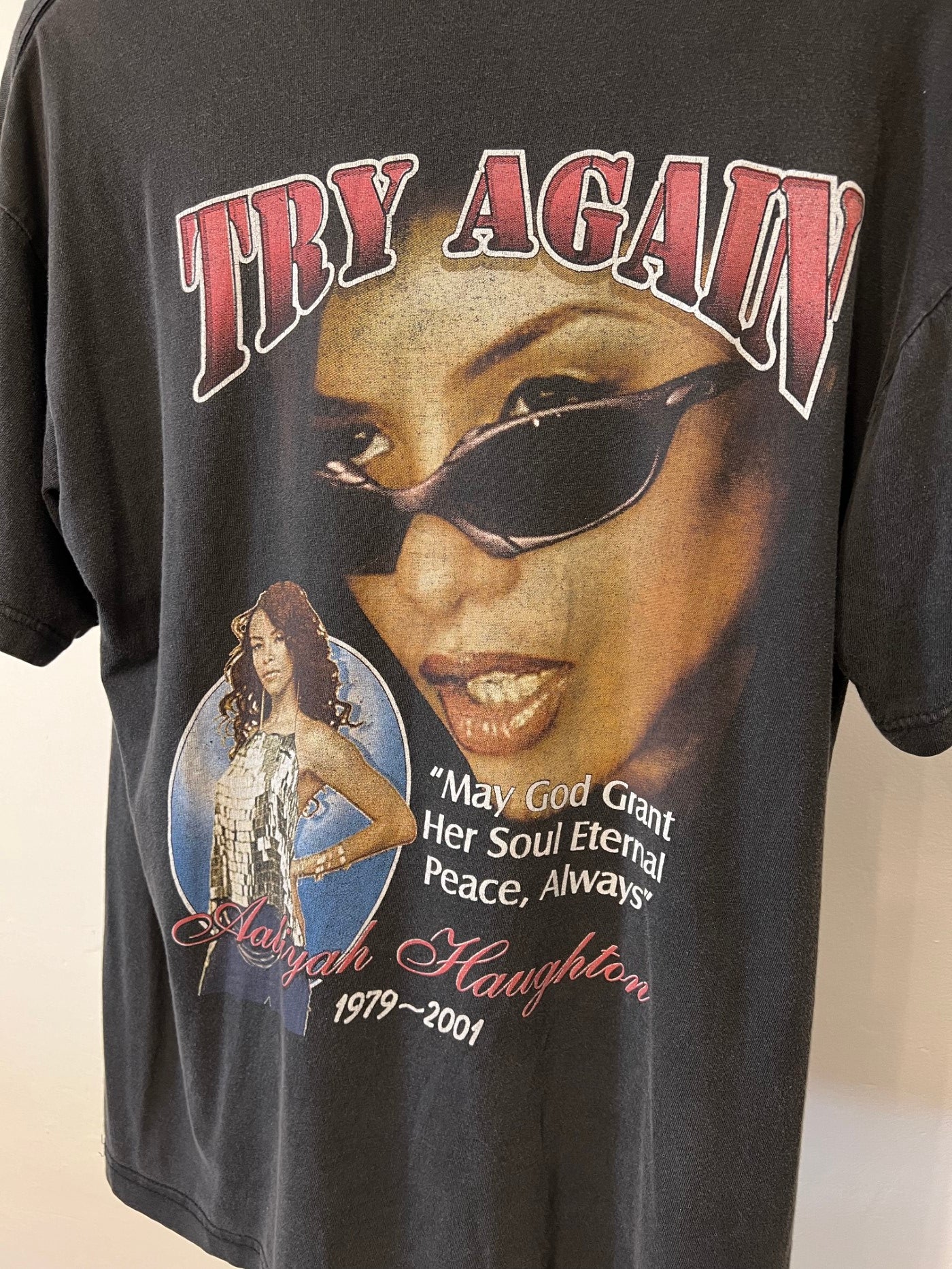 Vintage  Authentic vintage 2001 AALIYAH memorial shirt